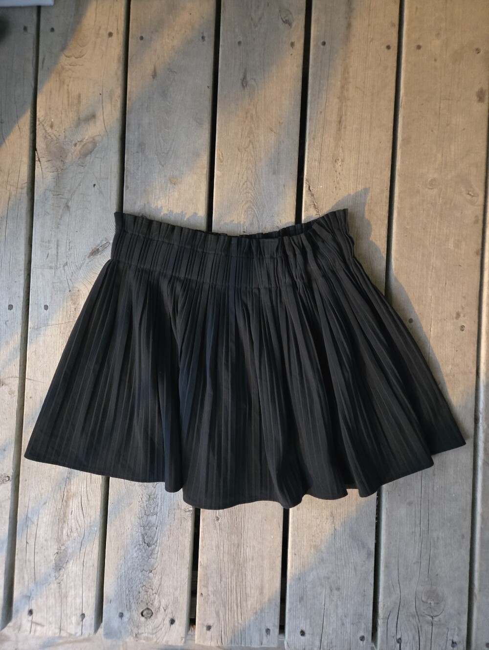Zara black knee length pull on skirt size large in great condition